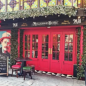 https://mulligans.dublin-hotelsweb.com