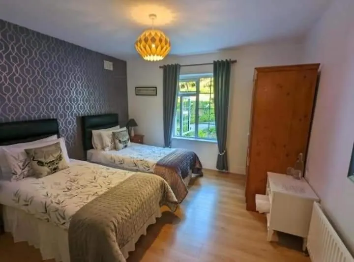 לינה וארוחת בוקר קיל איירן O' Sullivan'S B & B